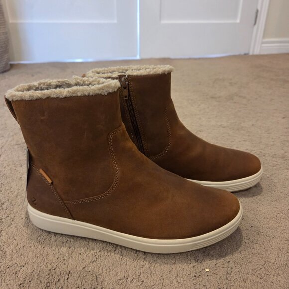 ECCO Soft Nubuck Mid-Cut Boots SIZE 9 / 9.5 NIB New In Box - Picture 3 of 5
